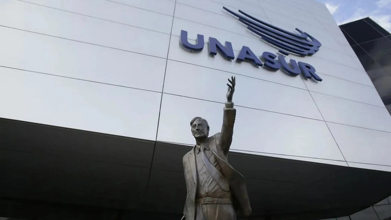 Grupo de Puebla: Alberto Fernández prometió repatriar la estatua de Néstor Kirchner que estaba en la sede de Unasur