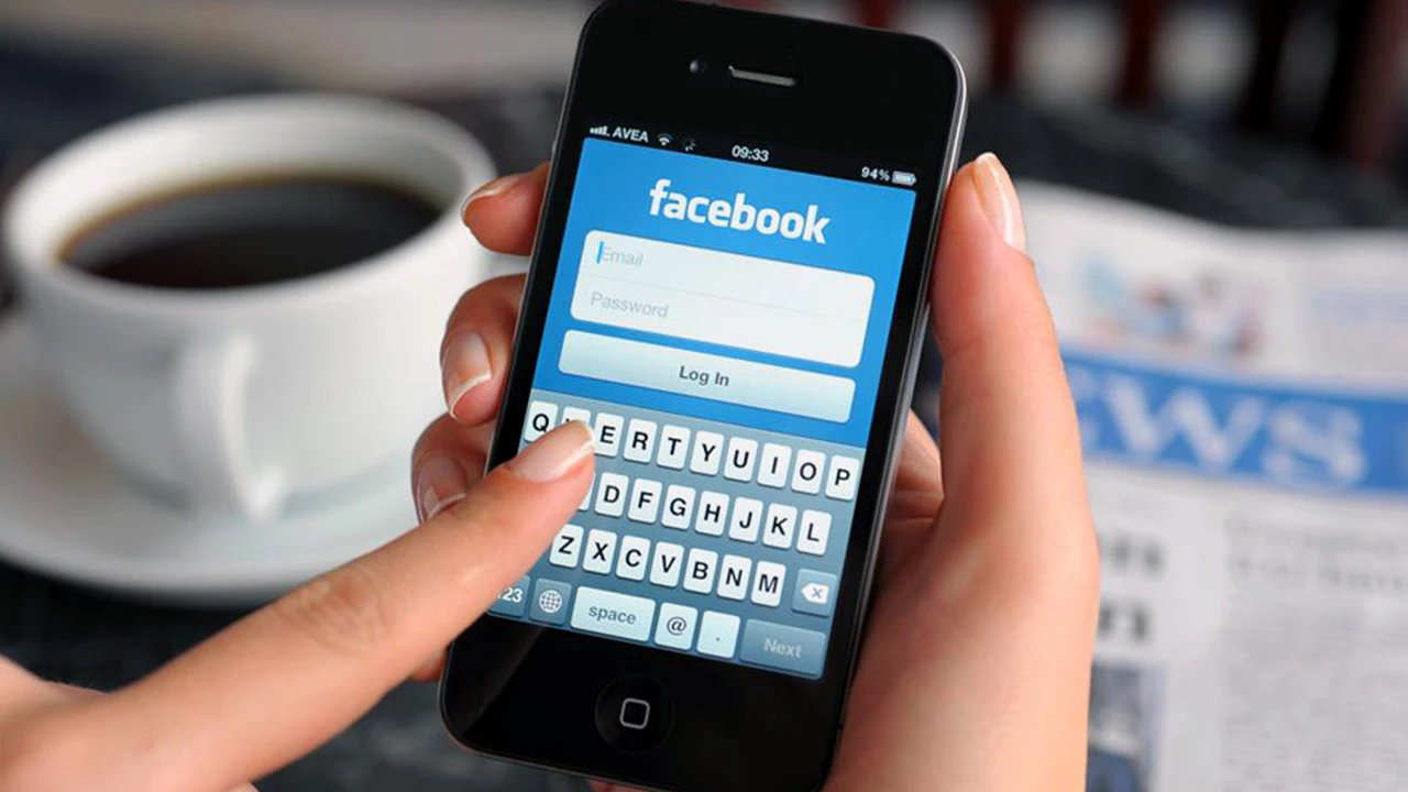 Facebook alerta de un "bug" que activa sin permiso la cámara del iPhone