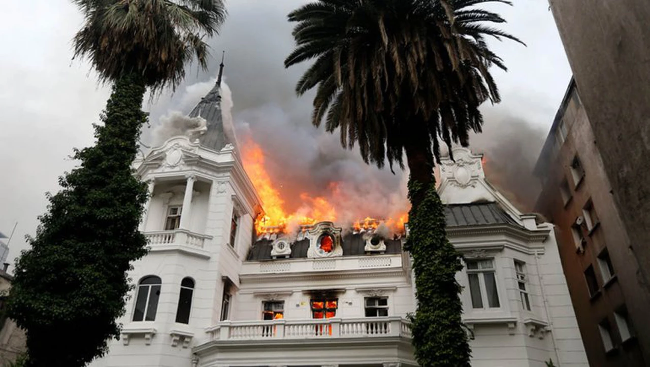 Atacaron la embajada argentina en Chile y tuvieron que evacuar a Bordón
