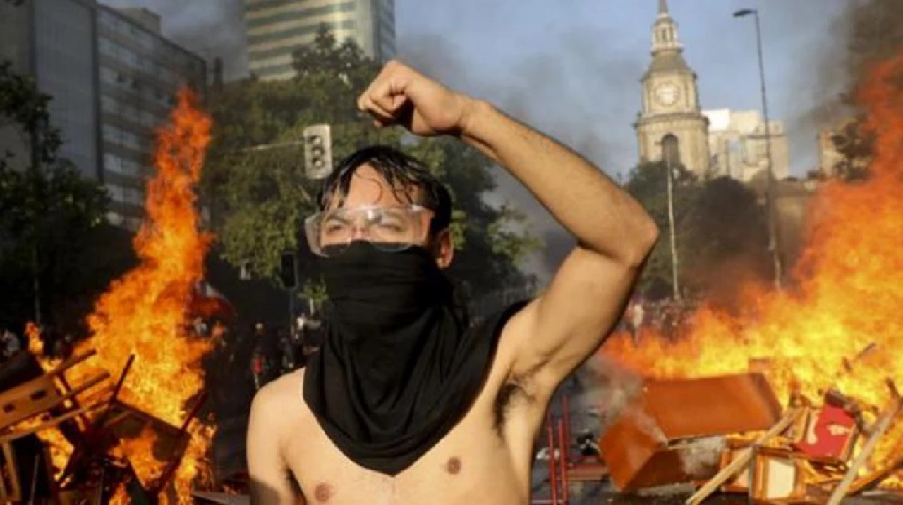 Bloomberg advierte que la "desigual y furiosa, América Latina se cae a pedazos"