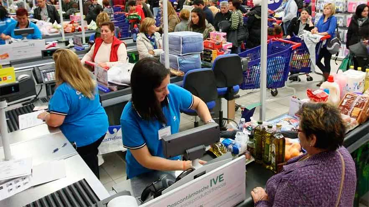 Acuerdan el pago de un bono de $6.575 para trabajadores de supermercados Carrefour