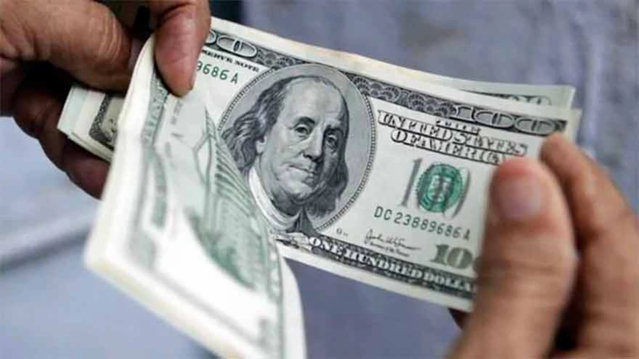 El día después de la conferencia de Guzmán, el dólar blue bajó a $67,50 y retrocedió el contado con liqui