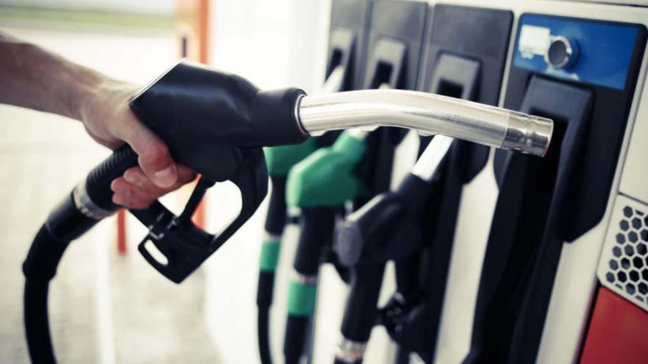 Aumentan impuestos y reaccionan los precios: cuánto subirán las naftas a partir del 1° de enero