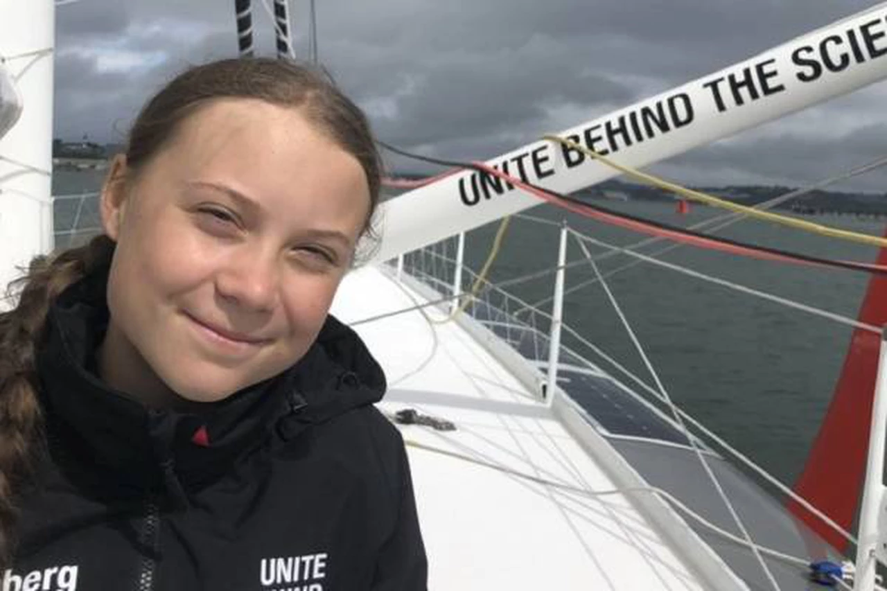 Greta Thunberg cruzó el Atlántico en catamarán y llegó a Europa