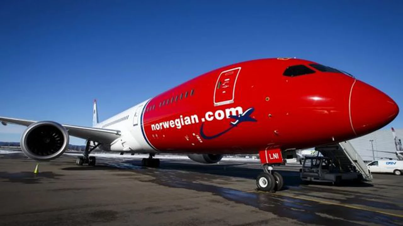 Norwegian reintegra el 30% del impuesto al dólar en la compra de pasajes a los familiares de funcionarios