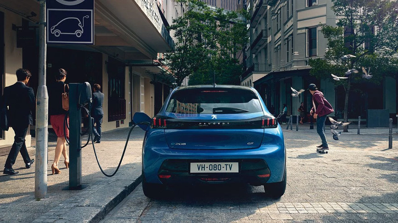 La ambiciosa estrategia de Peugeot-Citröen: en 2025 sus fábricas producirán solo vehículos eléctricos