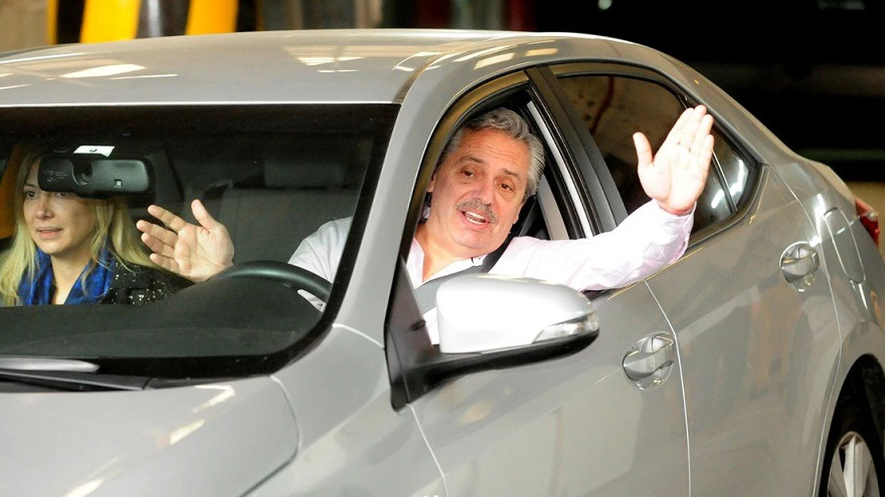 Ni híbrido ni premium: Alberto Fernández irá a la asunción presidencial en su Toyota Corolla