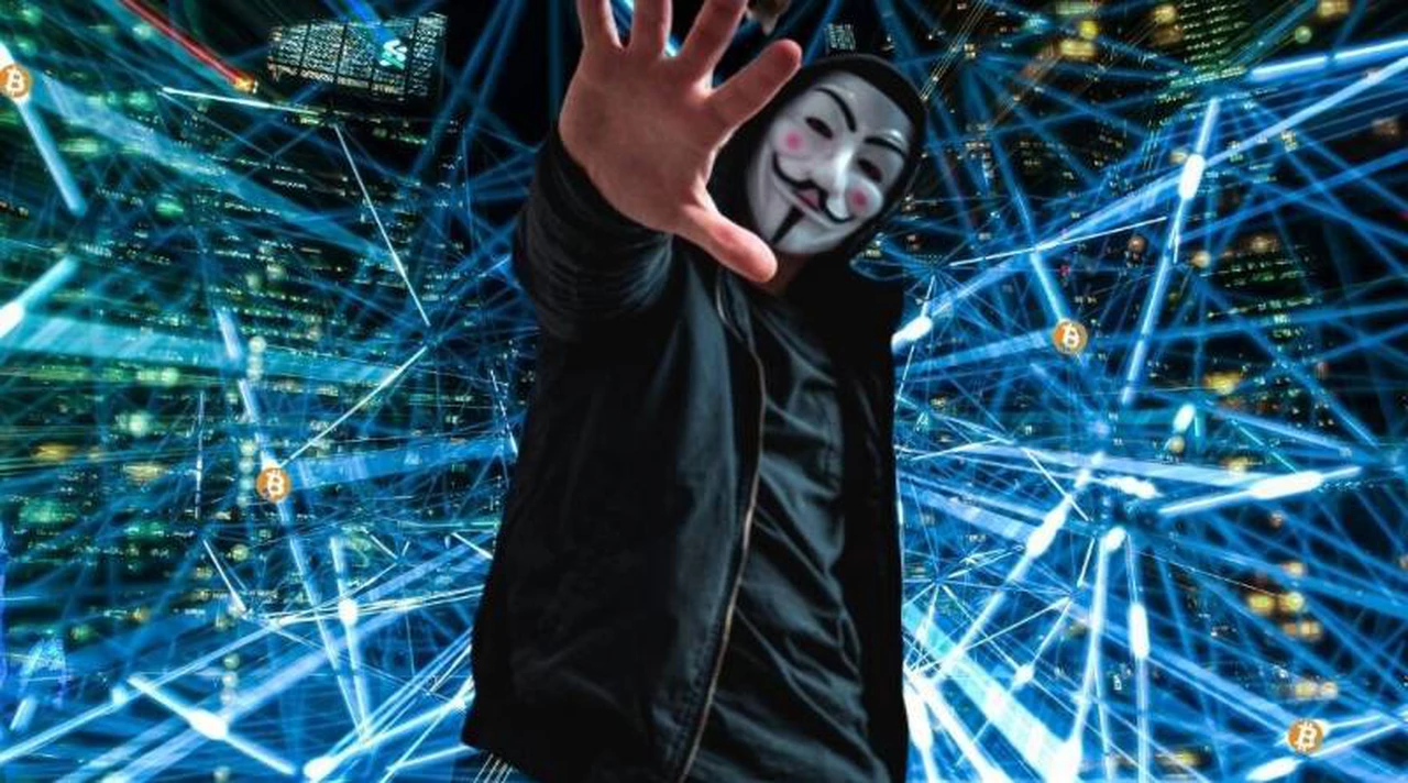 Hackers "vivitos y coleando" en medio de la cuarentena: hacen más de 120 ataques diarios para "voltear" redes