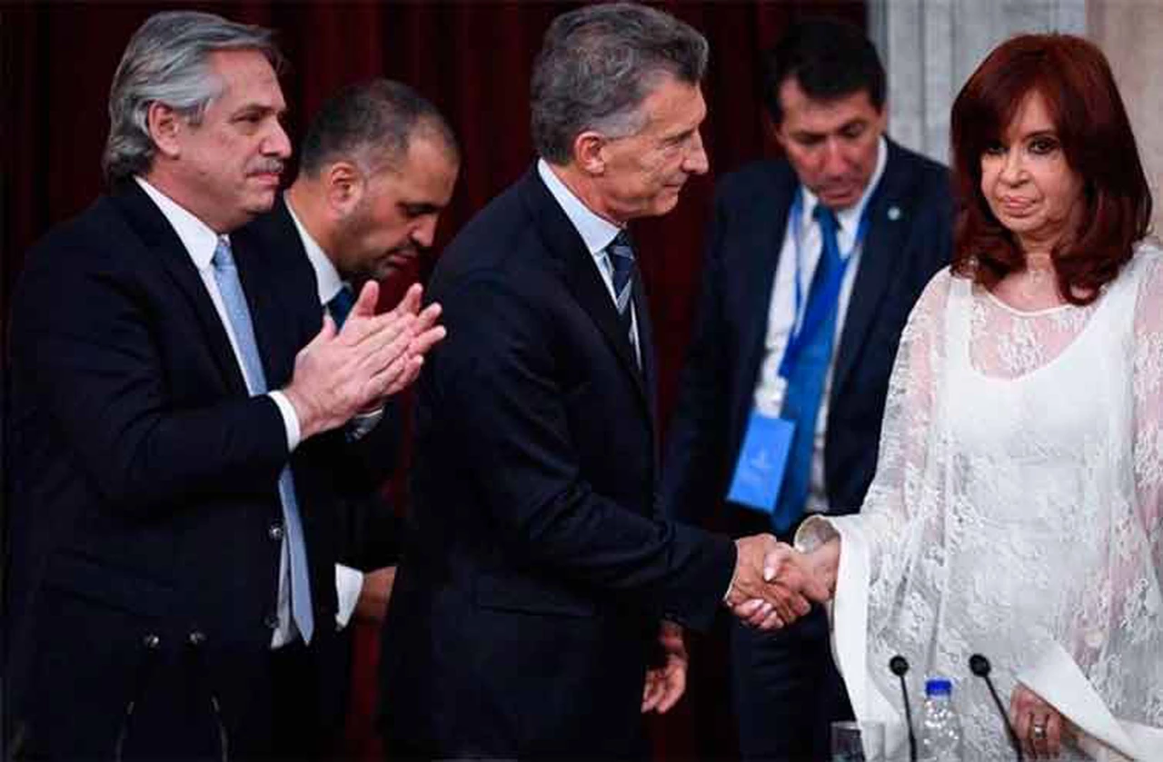 No lo miró: el frío saludo de Cristina Kirchner y Mauricio Macri
