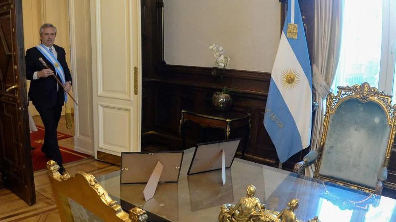 Alberto Fernández eligió fotos de Néstor Kirchner y de Spinetta para tener sobre su escritorio