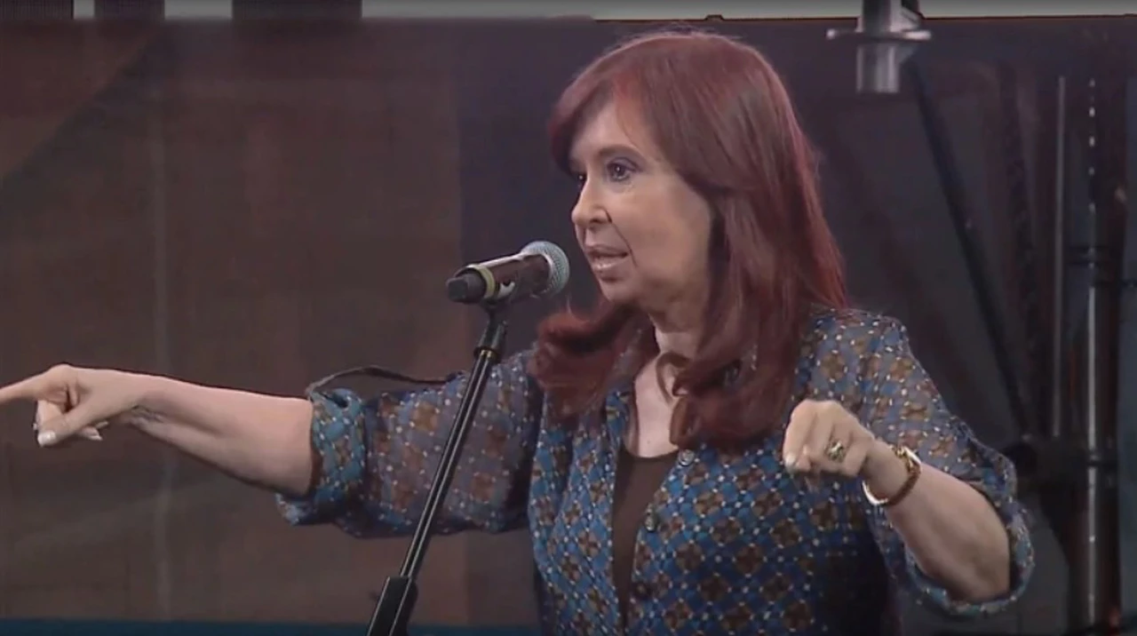 Cristina Kirchner: "Los medios de comunicación deben cumplir un rol diferente al que han venido cumpliendo"
