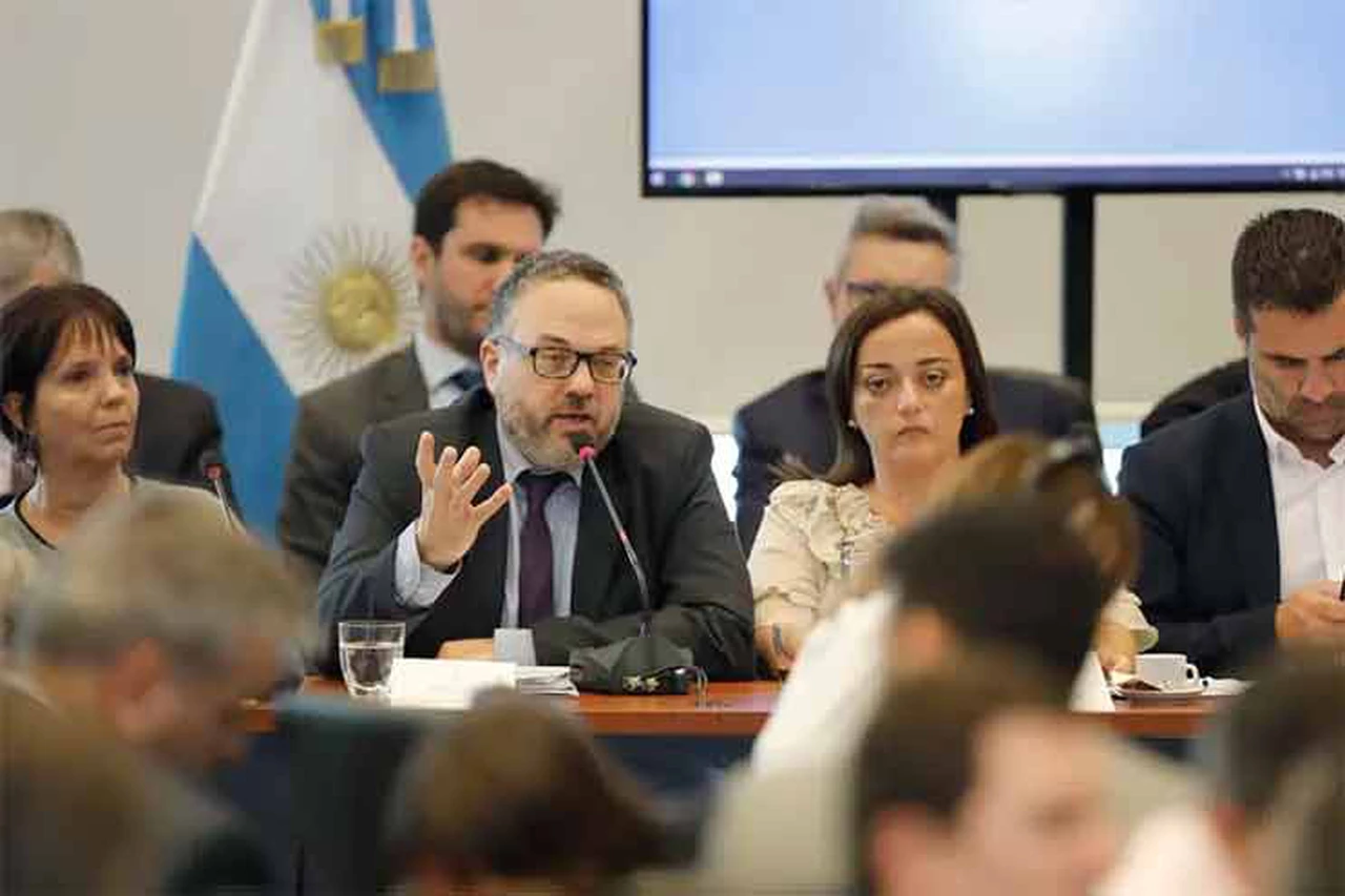 Los ministros de Alberto Fernández advierten que riesgo de un "colapso" social si no se aprueba la ley de emergencia