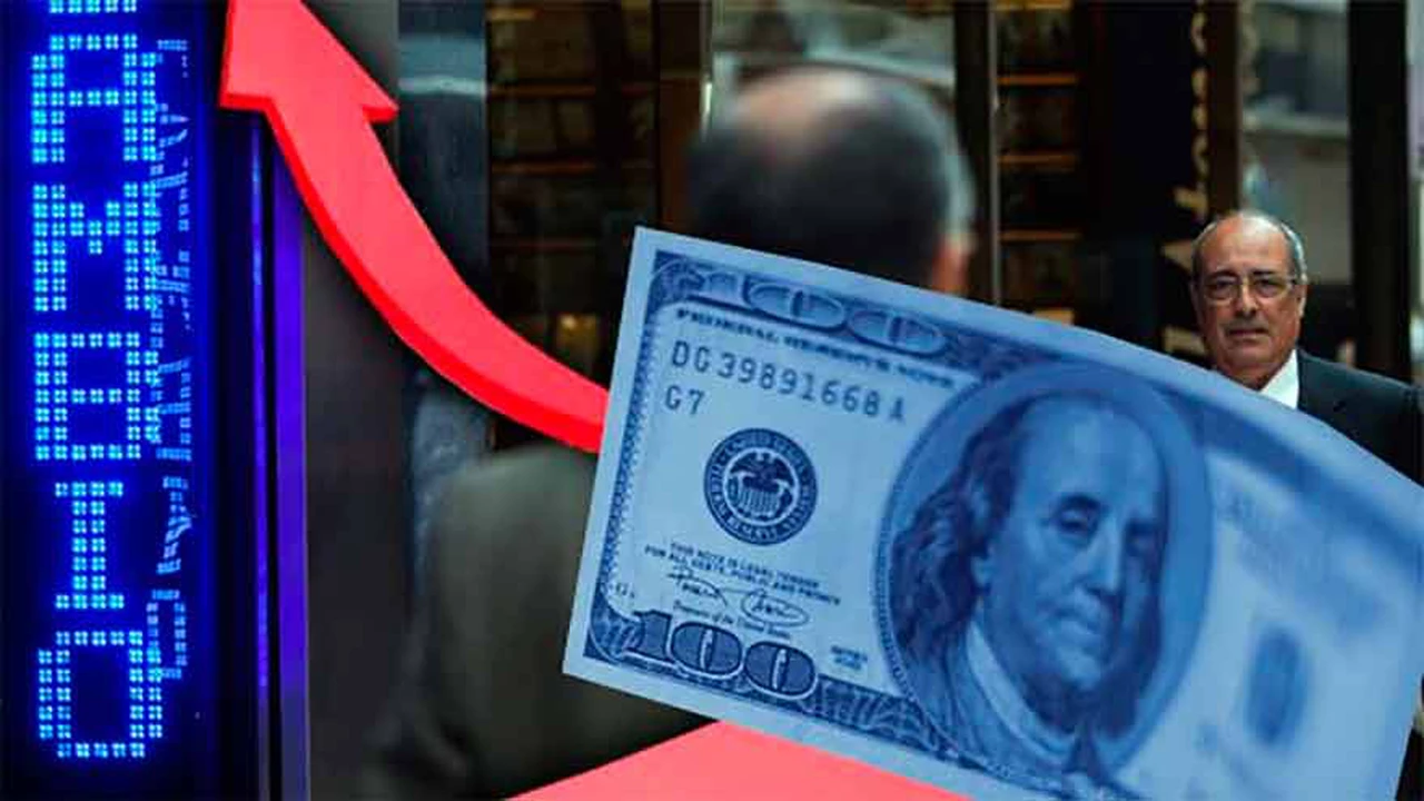 En el debut del "dólar solidario" con el recargo del 30%, el blue trepó hasta los $80