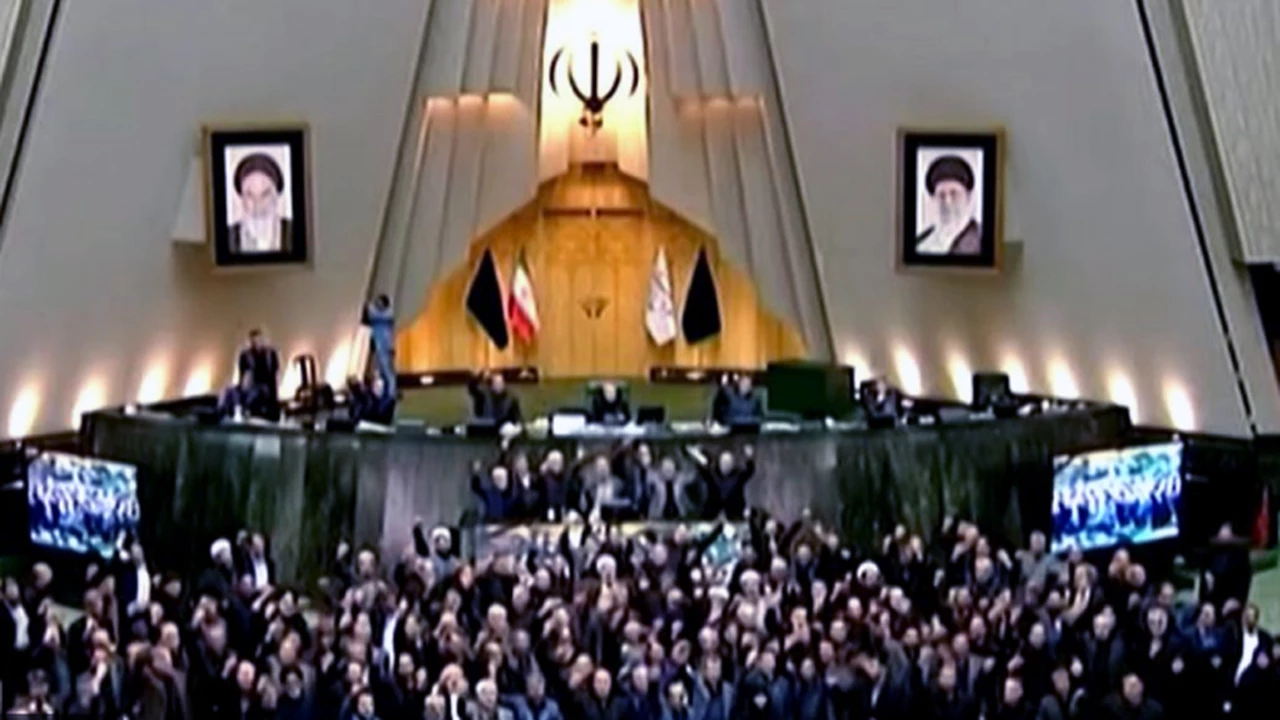 Tras el asesinato del líder militar Soleimani, el Parlamento iraní cantó "muerte a Estados Unidos"