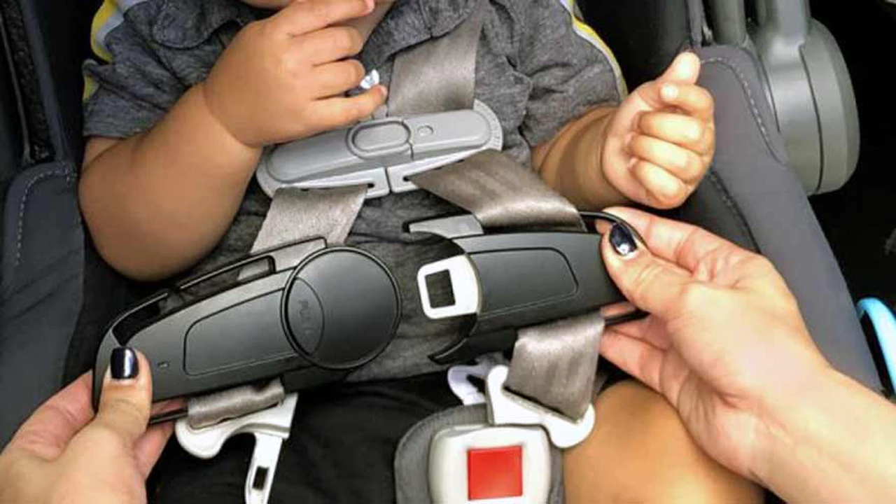 Video: cómo funciona el llavero que te avisa si dejaste a tu hijo olvidado en el auto