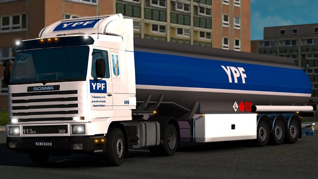 Video: camioneros realizó una protesta de más de 2 kilómetros de fila en una planta de YPF