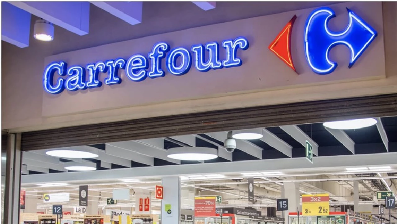 Empleados de Carrefour piden bono de 20 mil pesos y desafían al gremio y la empresa