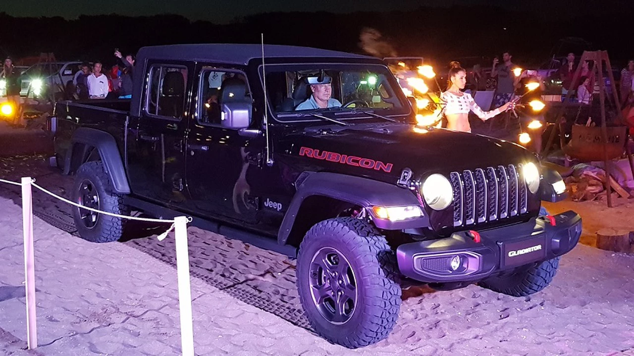 Sorpresa: Jeep mostró la pick up Gladiator que llegará a fin de año