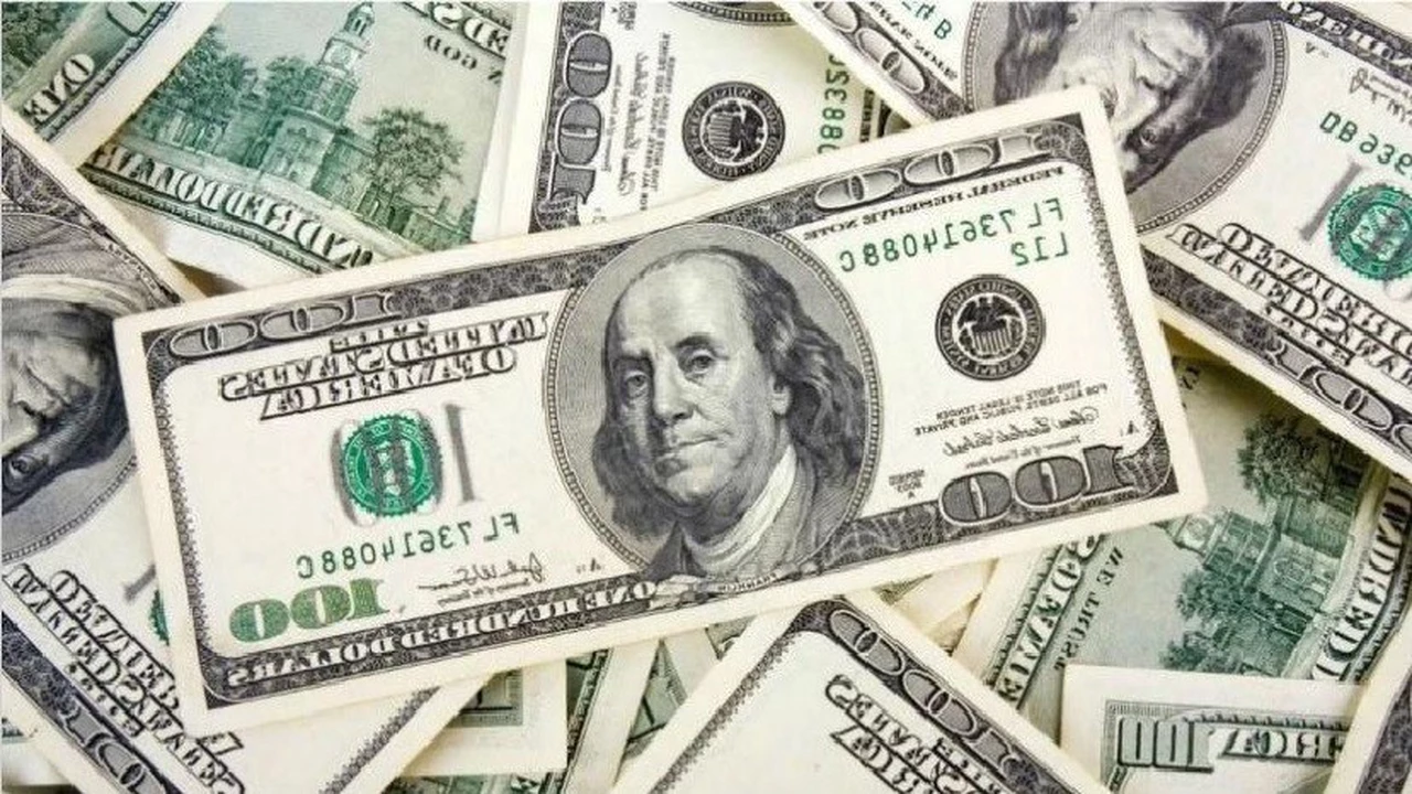 El dólar se negoció estable en la City y el "solidario" se mantiene por debajo de los 82 pesos
