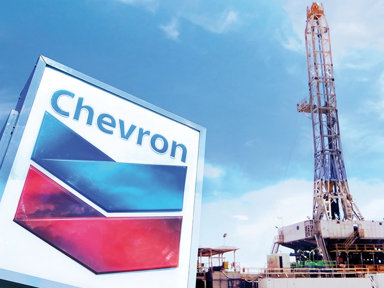 A diferencia del agro y Flybondi, Chevron aprovecha un decreto de Massa para "cosechar" dólares y otros beneficios