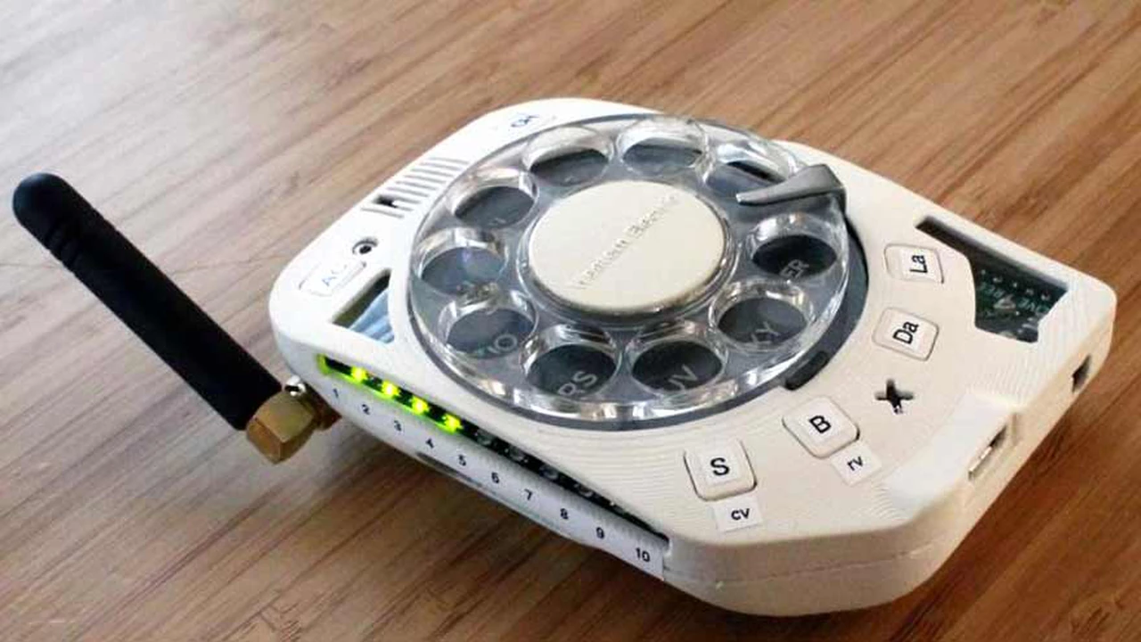 Crean un teléfono móvil retro con dial giratorio para evitar enviar mensajes durante todo el día