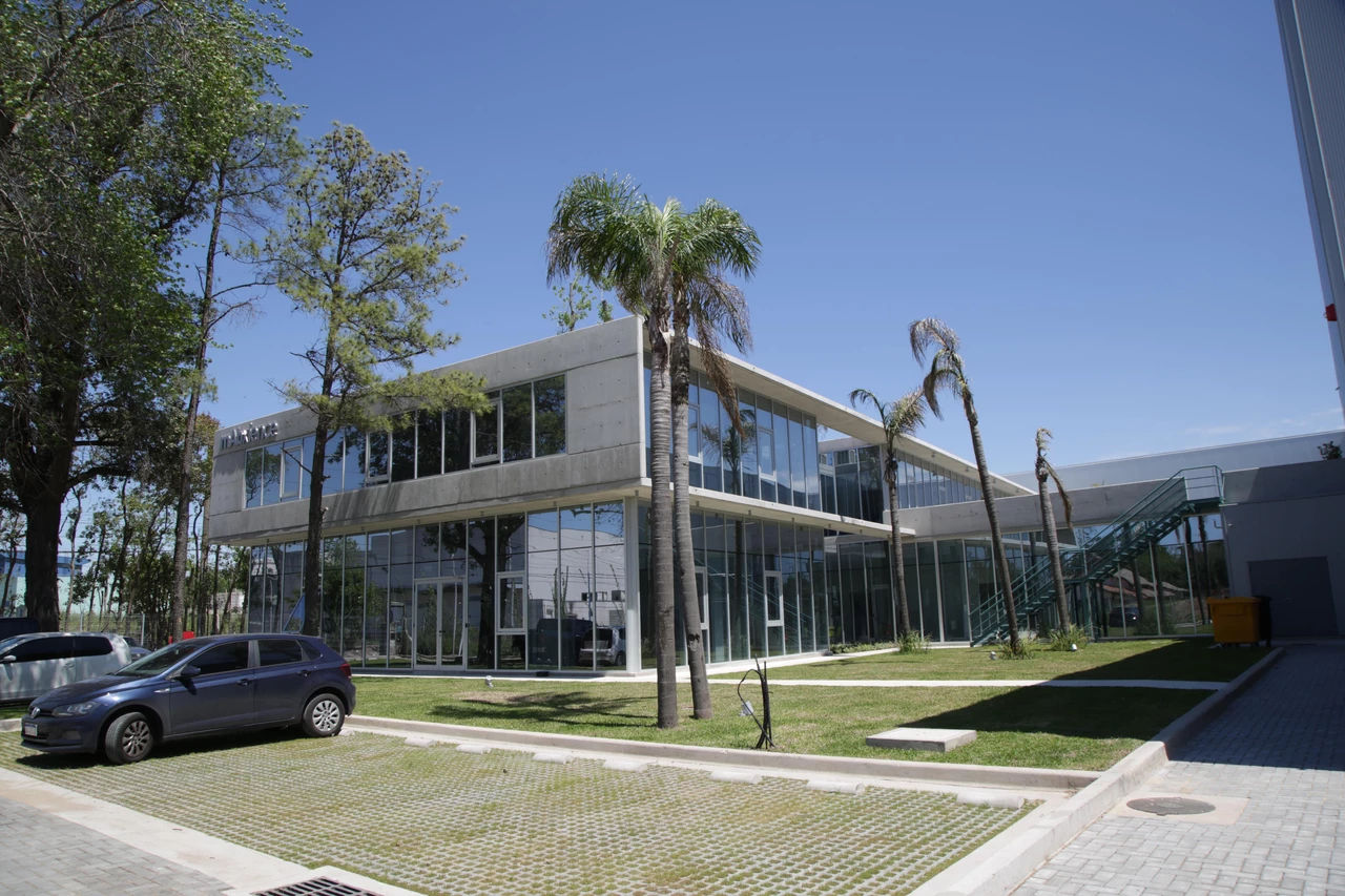 Más biotecnología argentina: mAbxience inauguró una nueva planta de producción