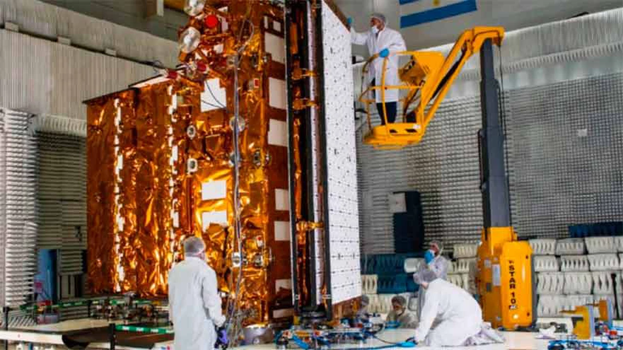 Trasladan a Estados Unidos al satélite argentino SAOCOM 1B para ser lanzado al espacio