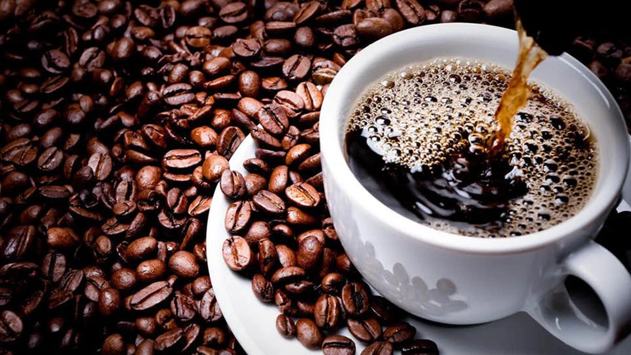 Se puede ganar plata invirtiendo en café: la suba del precio impulsa los activos bursátiles del sector