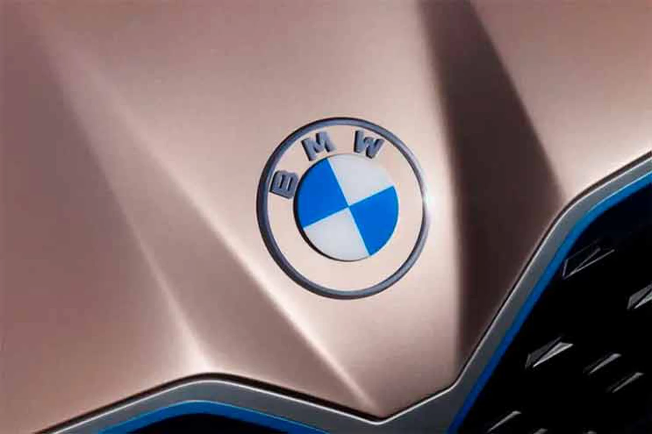 Con un diseño innovador, BMW presentó su nuevo logo