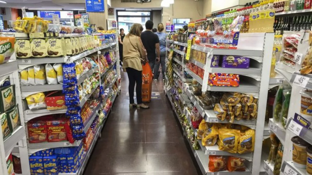 Supermercados chinos, "asustados" porque militantes ahora controlan los precios