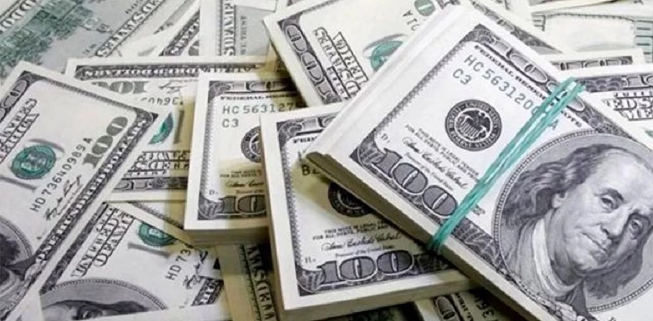 El pánico global empujó al dólar: el solidario marcó nueva alza y el blue se disparó cerca de los $90