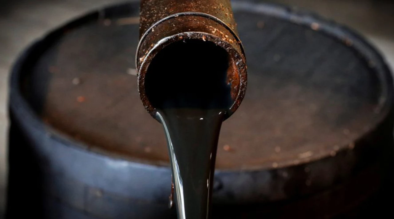 Precios del petróleo rebotan hasta 16,53%