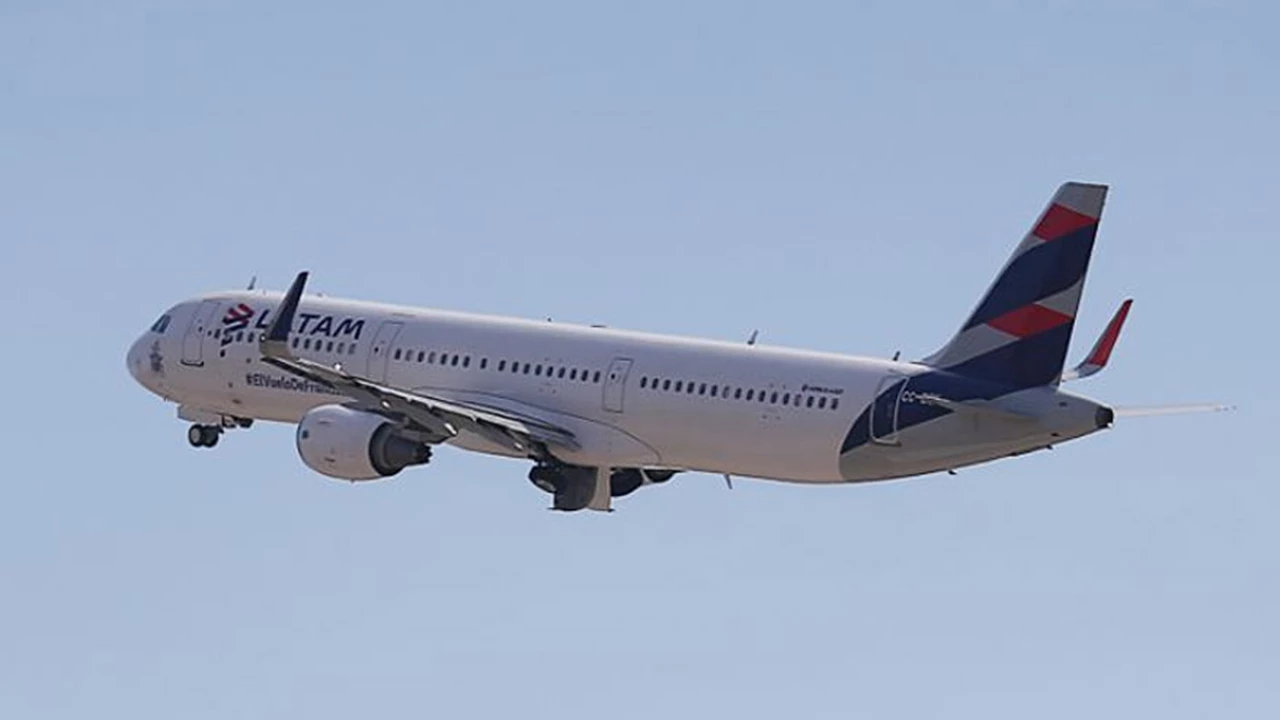 El coronavirus golpea a la aerolínea Latam: las acciones se hundieron 44% en la bolsa de Chile