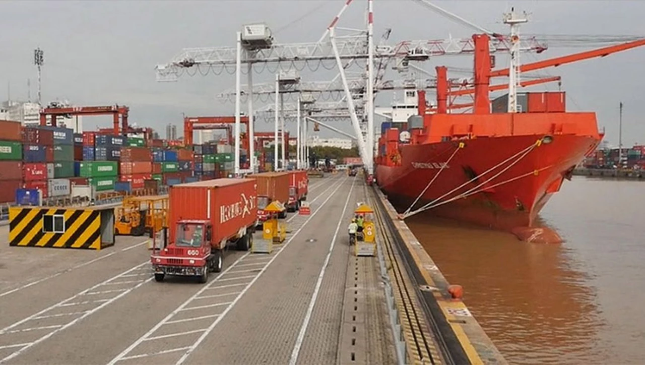 El Gobierno anula la millonaria licitación de Macri para concesionar el puerto porteño a un solo operador