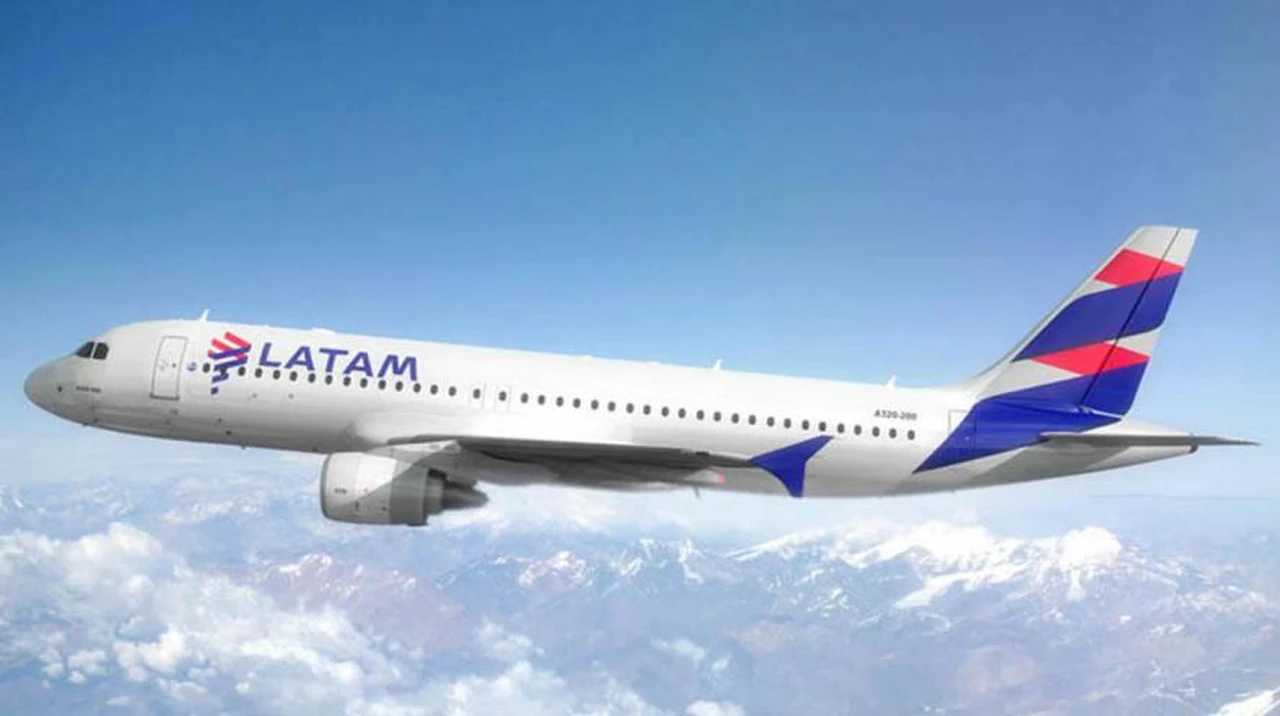 Chile: sindicatos de Latam Airlines aceptaron reducir 50% sueldos para salvar a la empresa