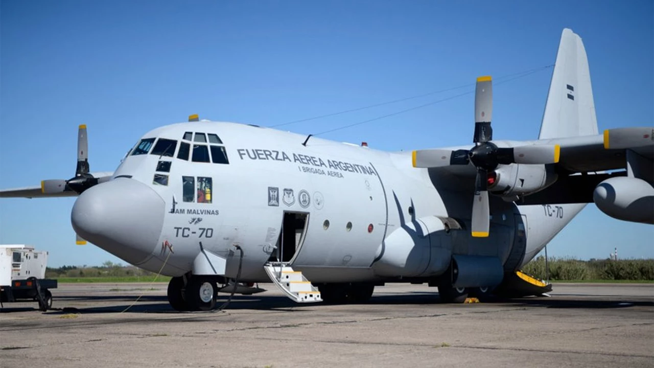 Alberto dio instrucciones a las Fuerzas Armadas: dos aviones Hércules traerán argentinos desde Perú