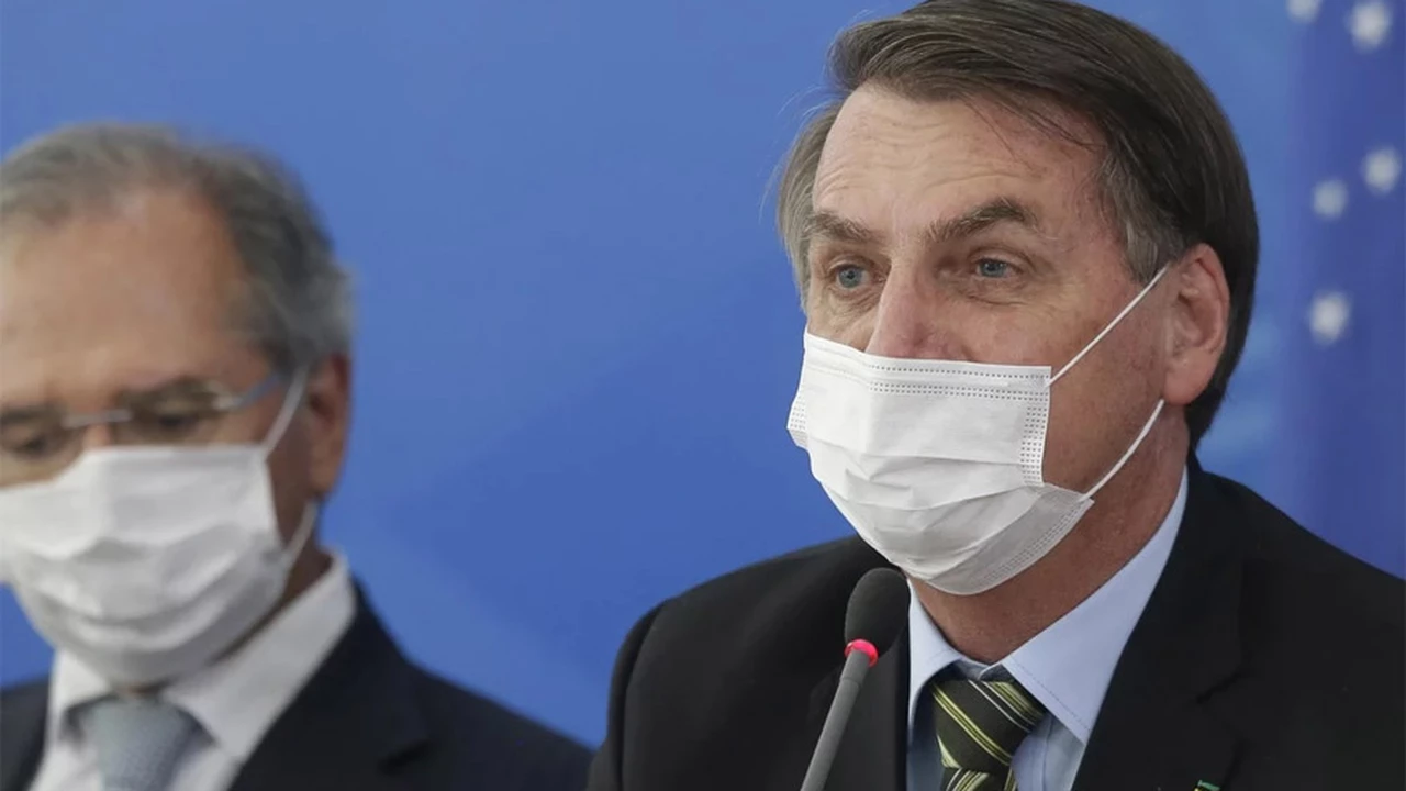 Bolsonaro critica las medidas de confinamiento y compara al coronavirus con un "resfriadito"