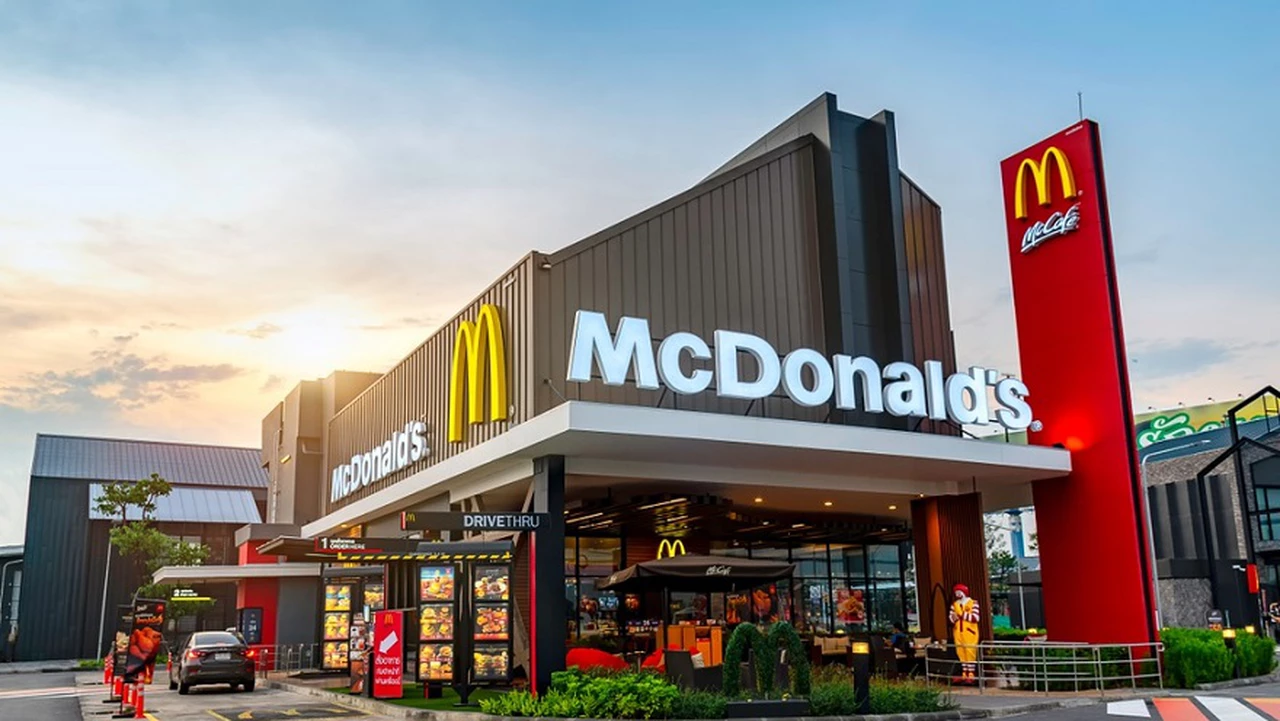 McDonald’s contrata a jóvenes de 14 años para afrontar la escasez de trabajadores en EE.UU.