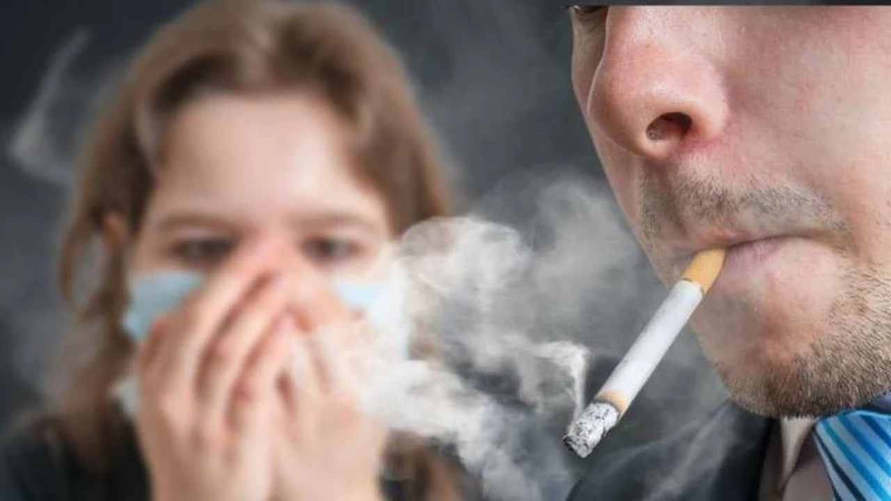 El humo de los cigarrillos puede contagiar coronavirus, advierten especialistas