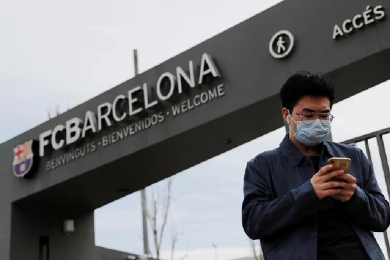 Confirman los dos primeros casos de coronavirus en el Barcelona, uno de ellos el jefe médico del plantel