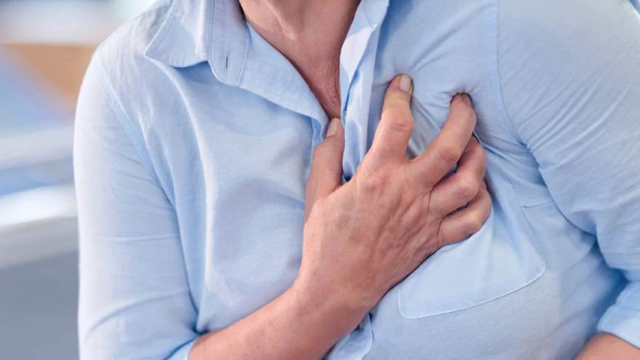 ¿Qué síntomas pueden advertir de un infarto, además del dolor de pecho?