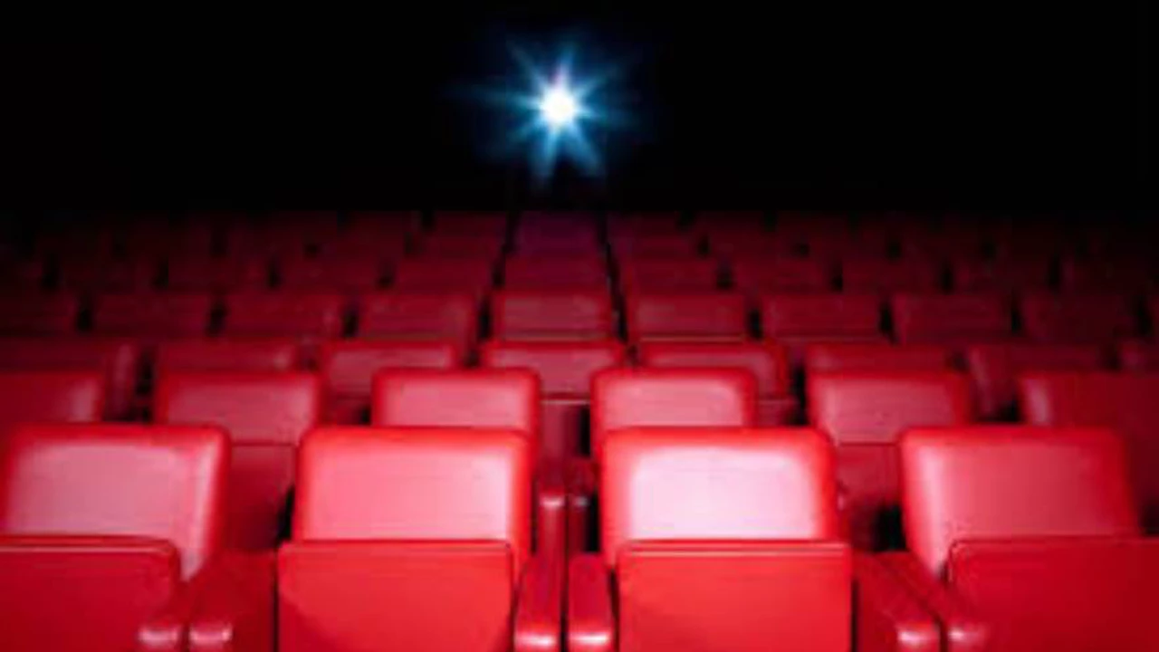 ¿Cuándo y cómo volverán los cines?: cadenas ajustan protocolos y arrecia la batalla con los sindicados por el pago recortado de sueldos