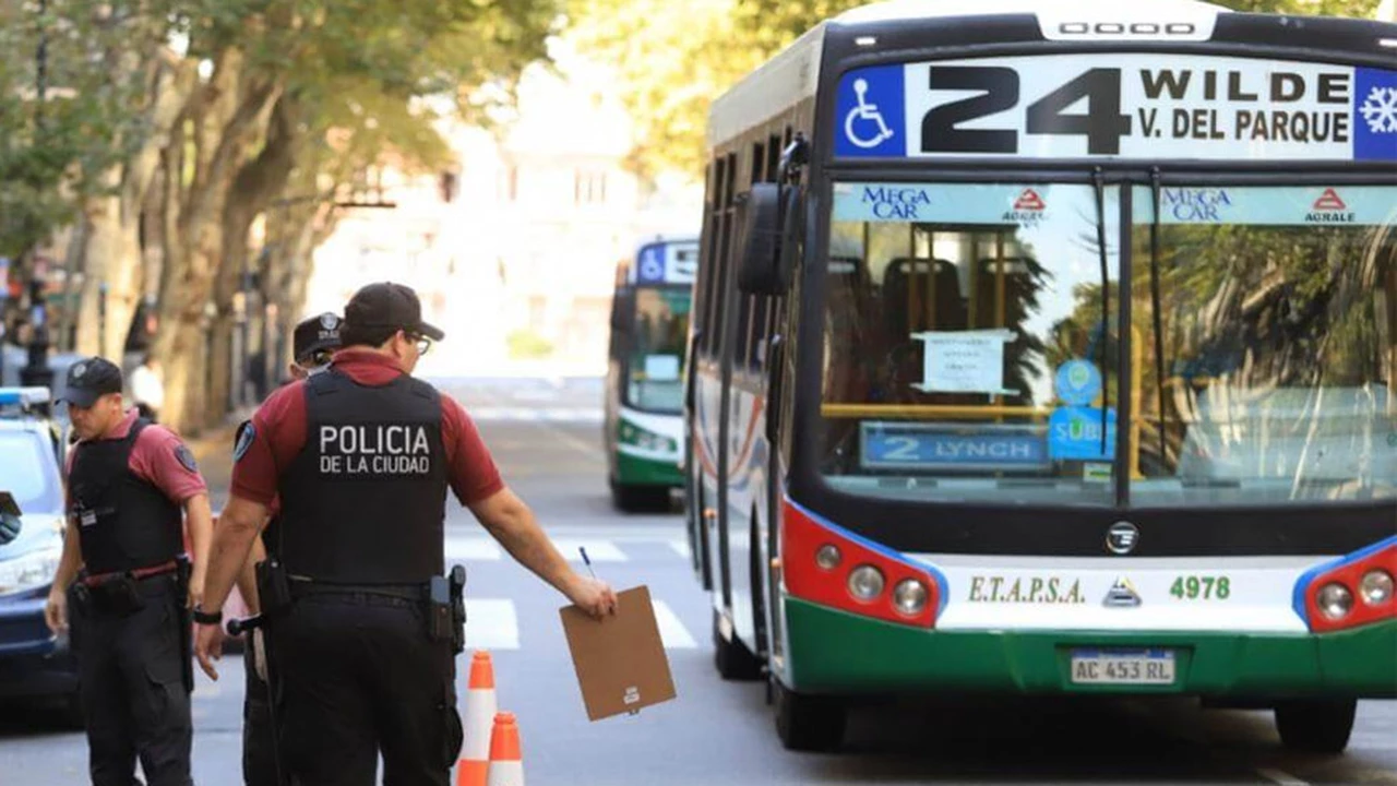 Crean una mochila para evitar contagios de coronavirus en el transporte público
