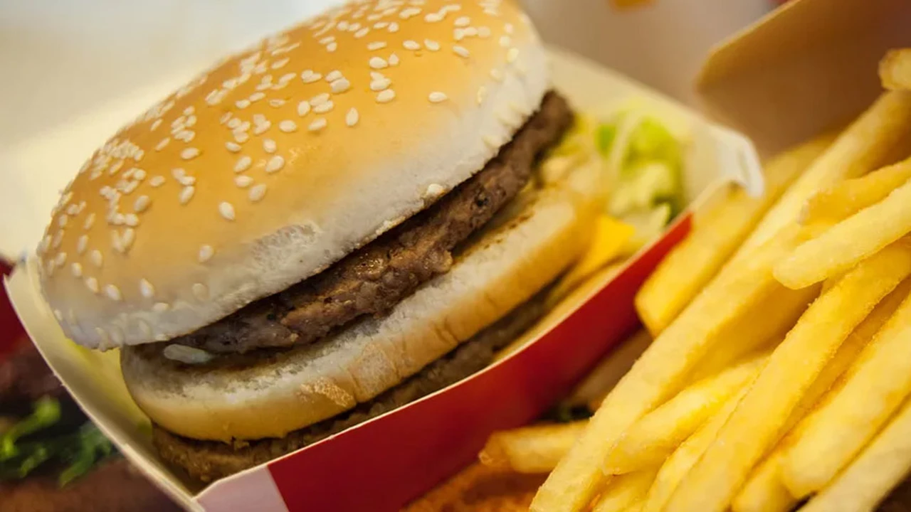 Acuerdo: cadenas de comida rápida pagarán sueldos en forma parcial