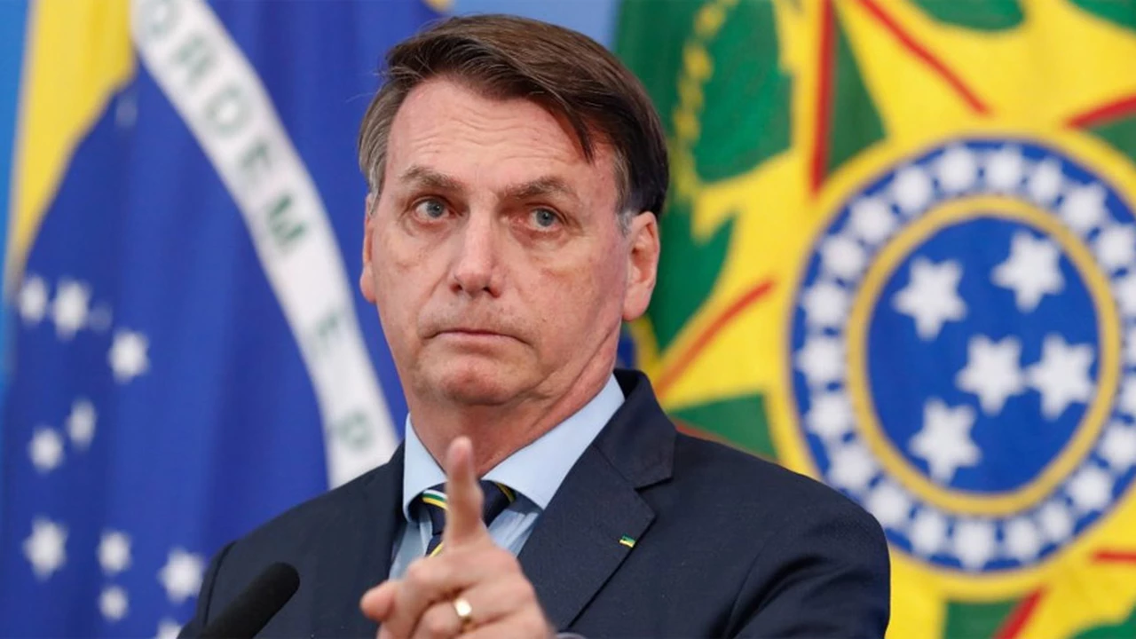 Jair Bolsonaro lanzó un nuevo dardo a Fernández: "Los argentinos ya están escapando hacia Brasil"