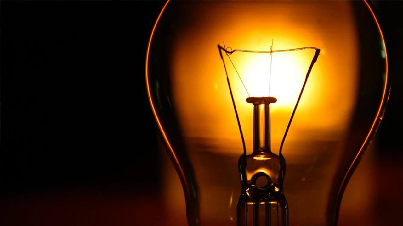 ¿Por qué las tarifas de luz y gas podrían subir hasta 150%?: esto advierte experto