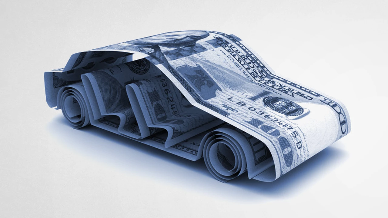 Agencias desbordadas: explota la venta de autos para aprovechar precios bajos a dólar blue