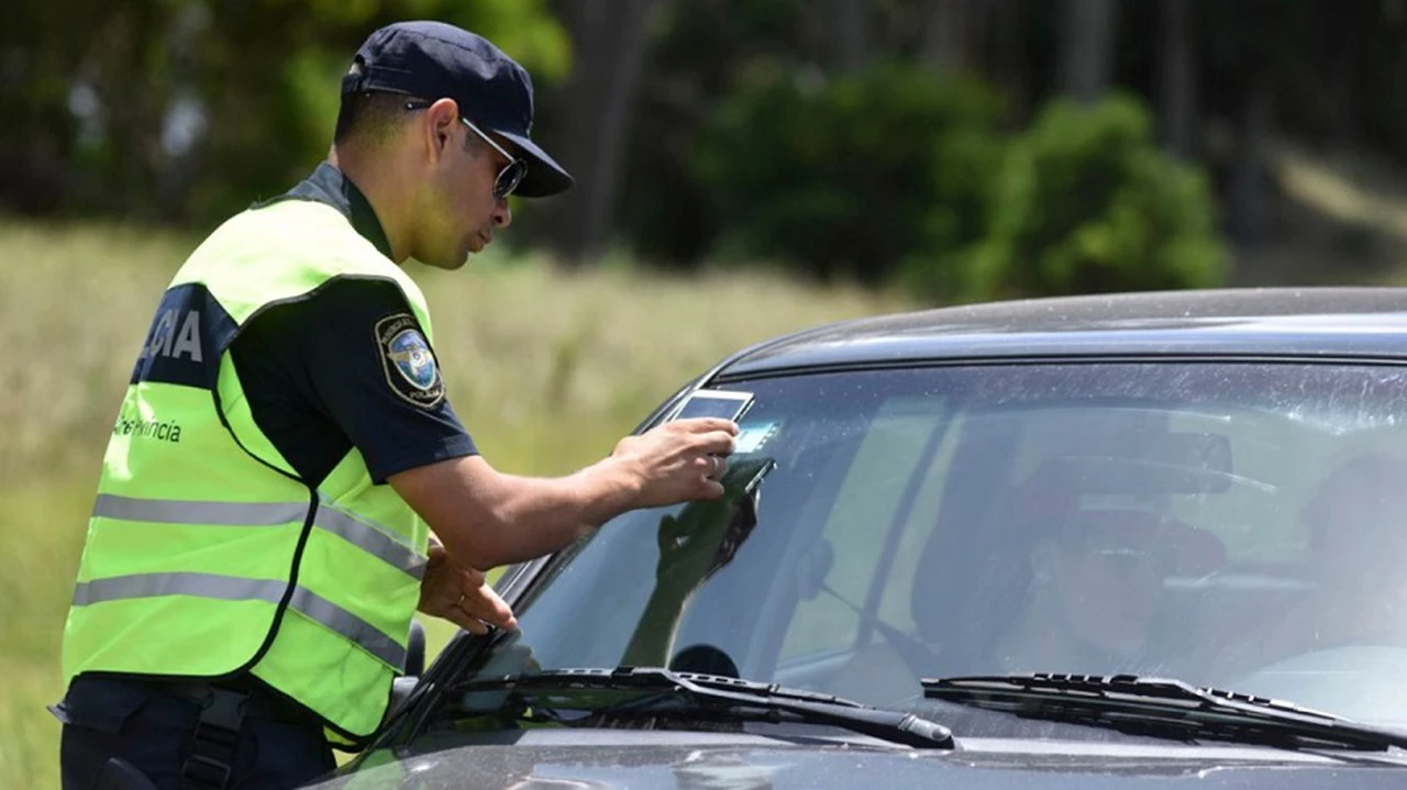 Verano 2023: qué documentos hay que llevar en el auto para evitar multas en la ruta