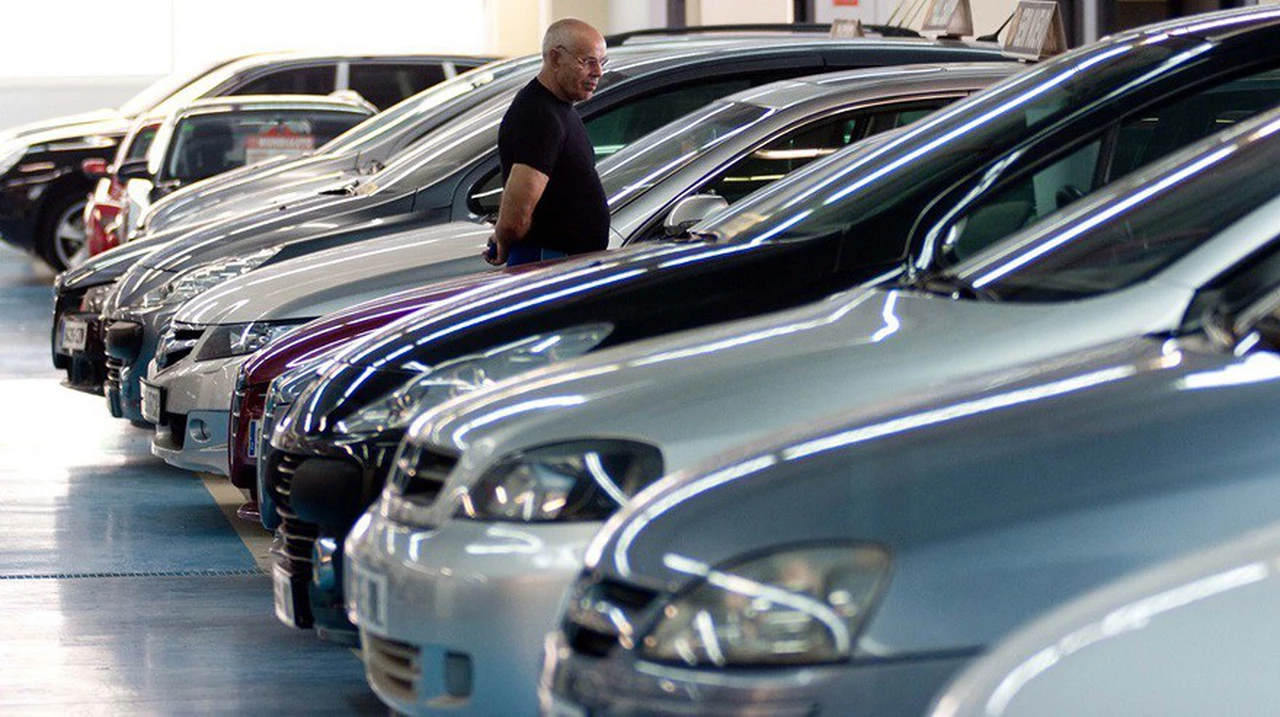 Venta de autos usados cayó 12% en 2020: estos fueron los modelos más buscados