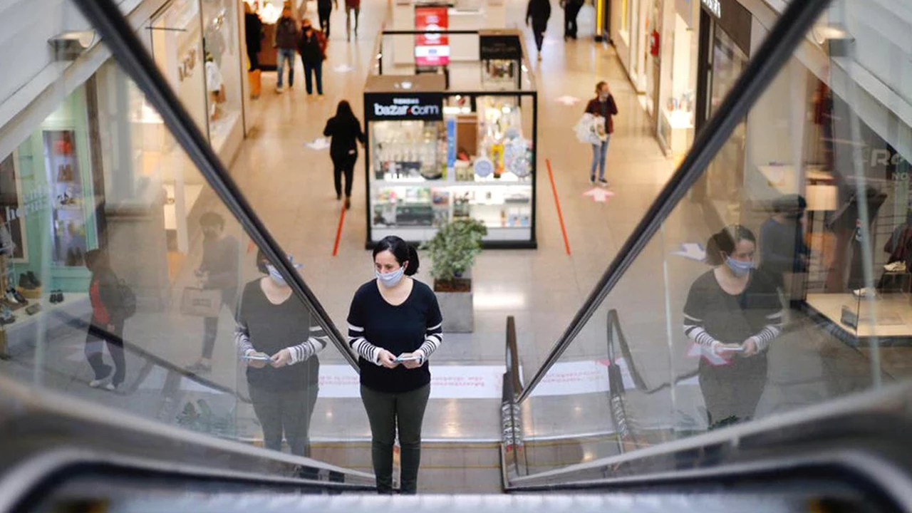 Shoppings "asfixiados":  suman pérdidas multimillonarias y negocian "reconvertirse" para abrir como galerías